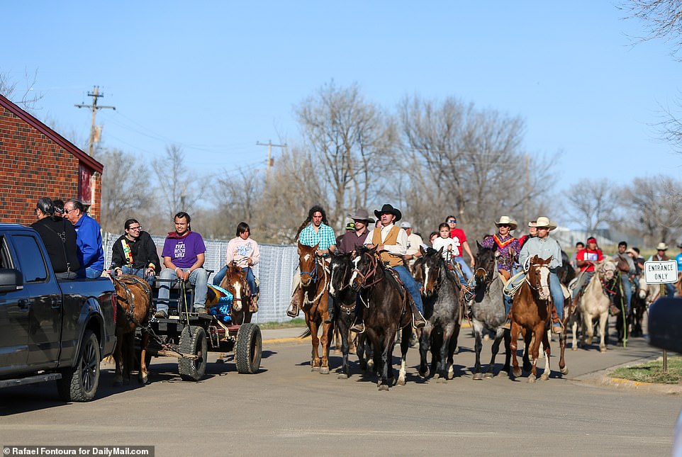 mourners gather on horseback for cole brings plenty's ceremony