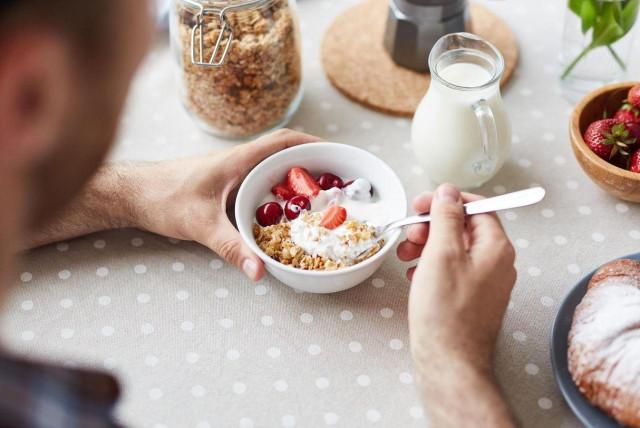 los desayunos ideales para mejorar el funcionamiento del cerebro, según experta