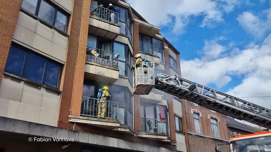 un incendie se déclare dans un immeuble à appartements à jumet: quatre personnes hospitalisées