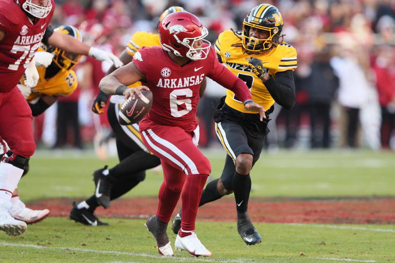 Arkansas football quarterback Jacolby Criswell expected to enter