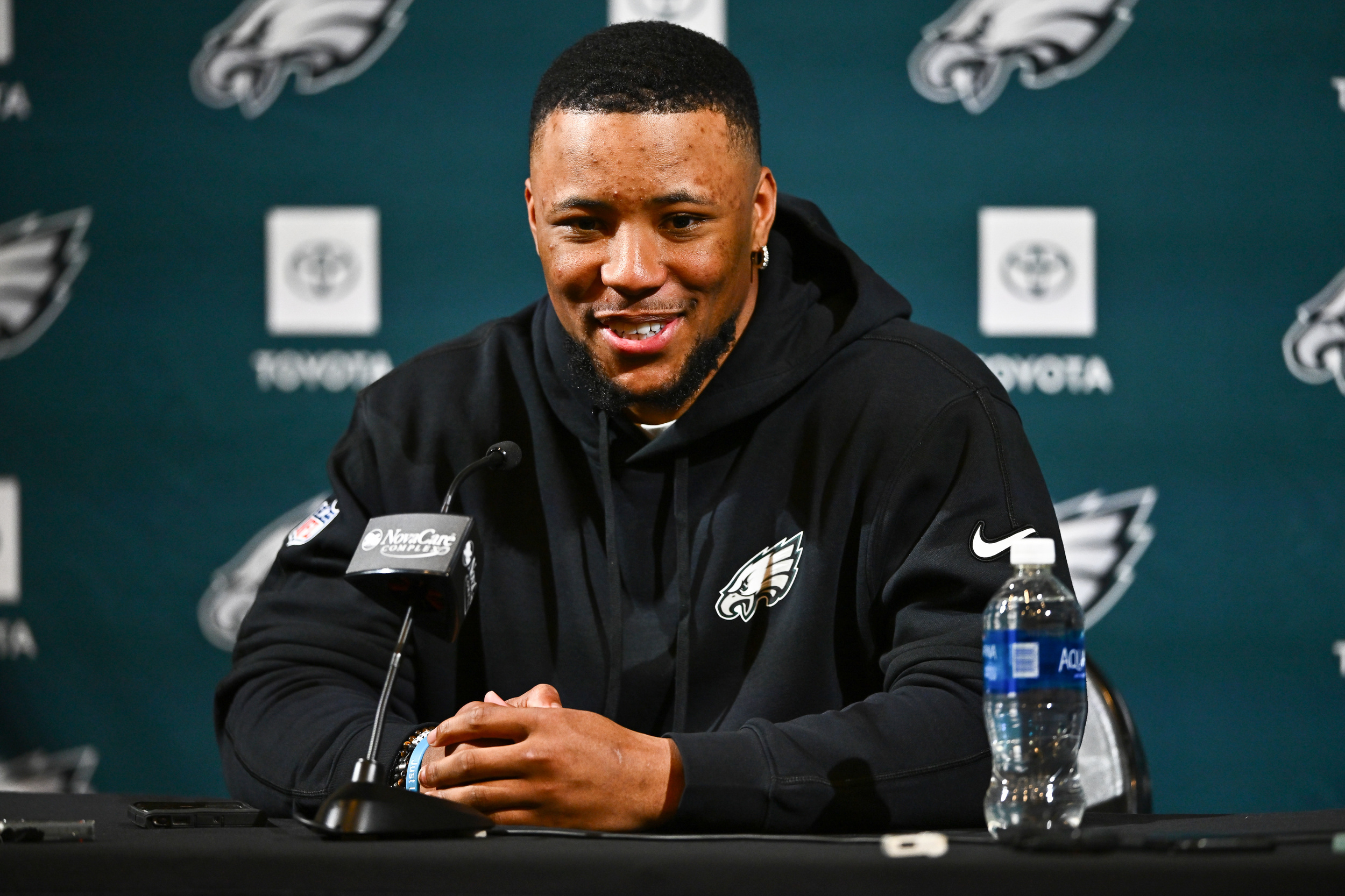 NFL Executive Reacts To Contracts For Eagles' Saquon Barkley, Packers ...