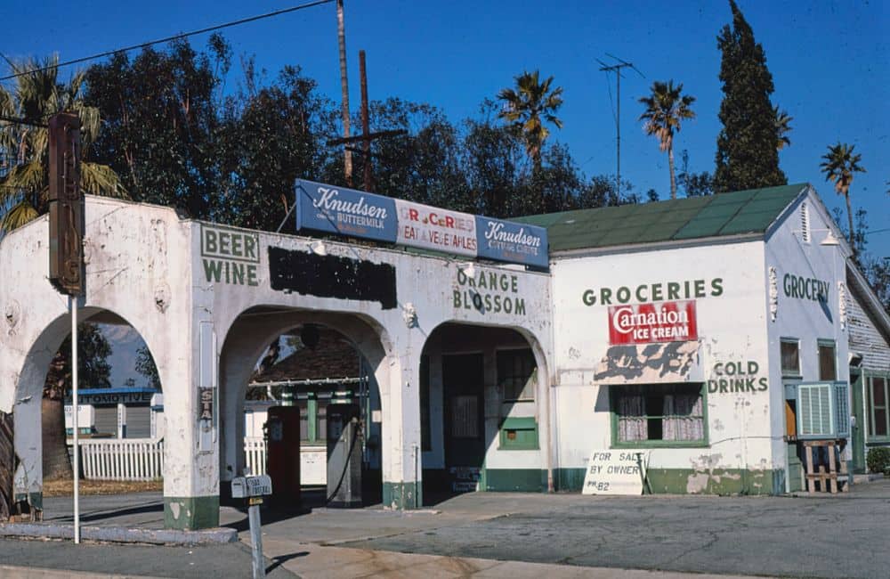 35 Vintage Photos of Grocery Stores That Make Us Wish We Could Go Back ...