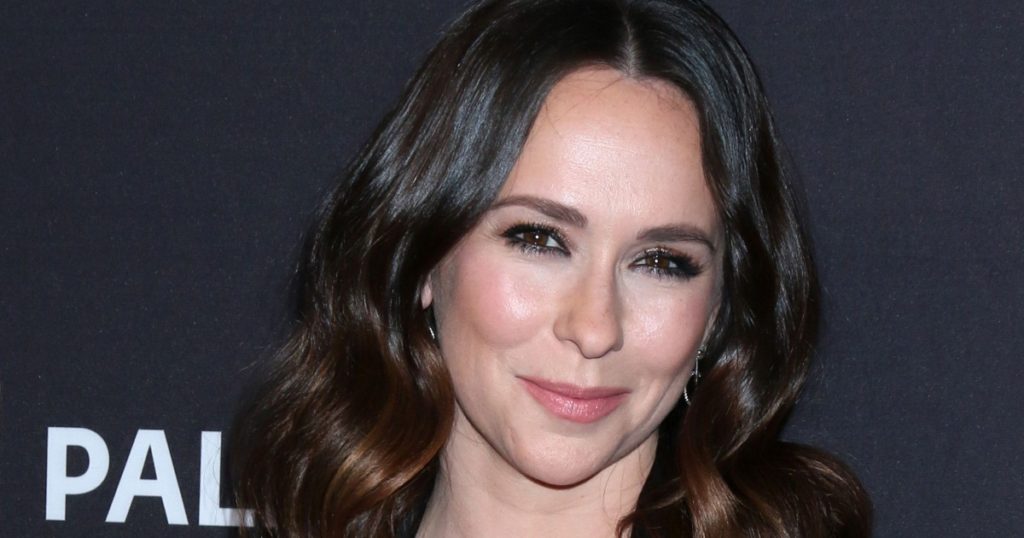 Jennifer Love Hewitt Witty Responded to Haters Who Called Her ...