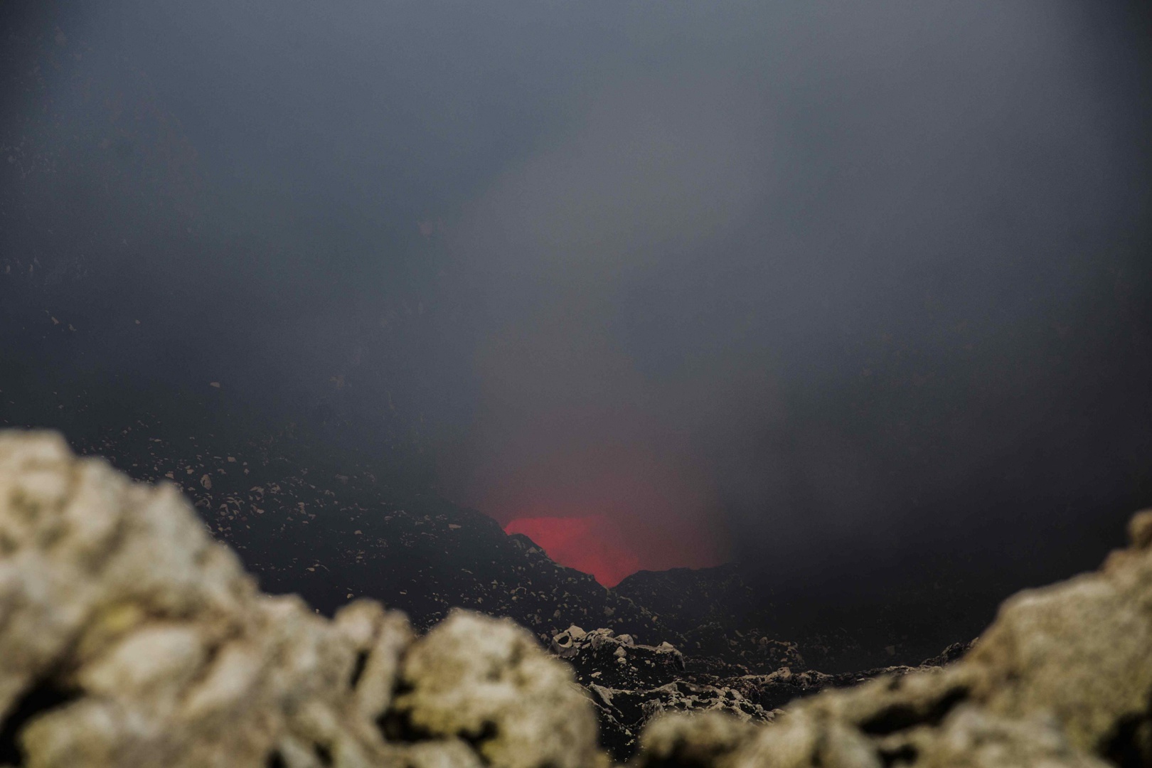 nicaragua prevé expulsión de gases, cenizas, arenas y rocas del volcán masaya