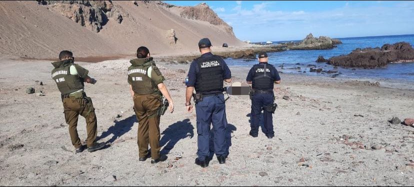 con disparos en la cabeza: encuentran cadáver en playa blanca de iquique