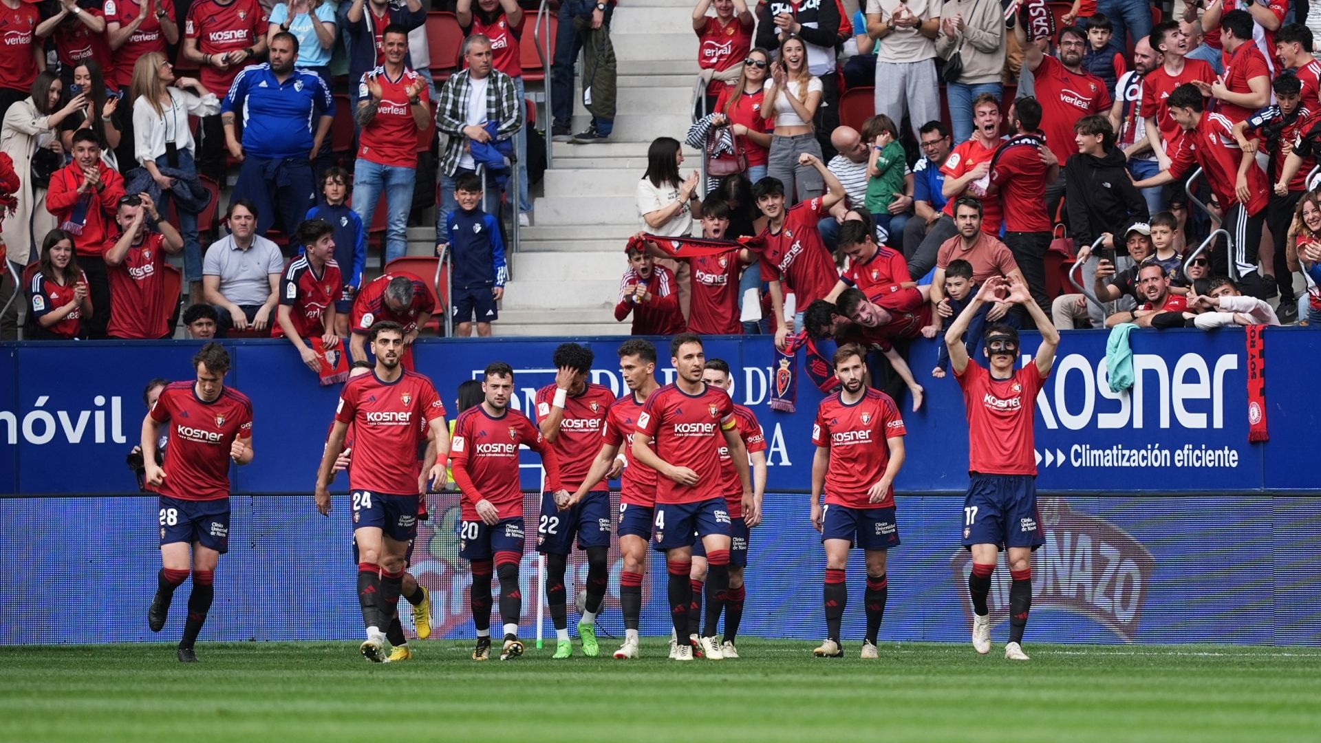 video: worst penalty of all time?! osasuna and croatia striker ante budimir misses 98th minute spot-kick with disastrous effort