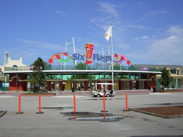 <p>You wouldn’t think that Six Flags would be kept out of commission long, yeah? But after Hurricane Katrina rolled through, the five-year tenure of this place was as far as it went. </p>