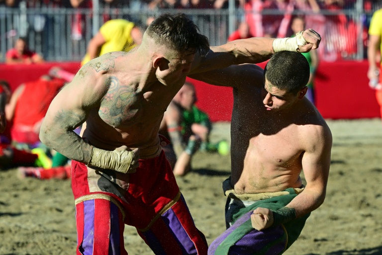 el calcio florentino, el desconocido deporte que precedió al rugby en italia