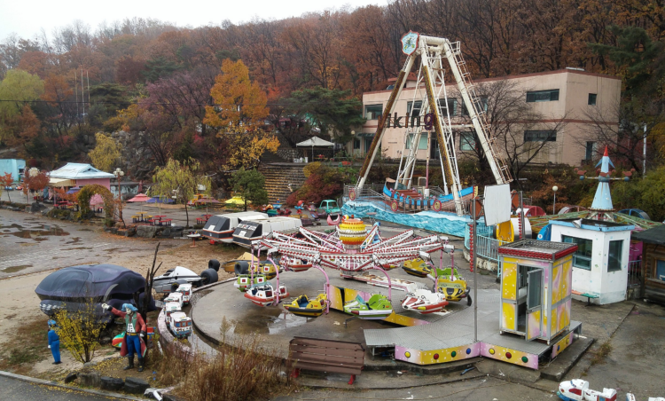 <p>Amazingly, this decaying theme park has become host to many who want to use it as a place to pose for pictures. Television productions have made good use of this site as well. </p>