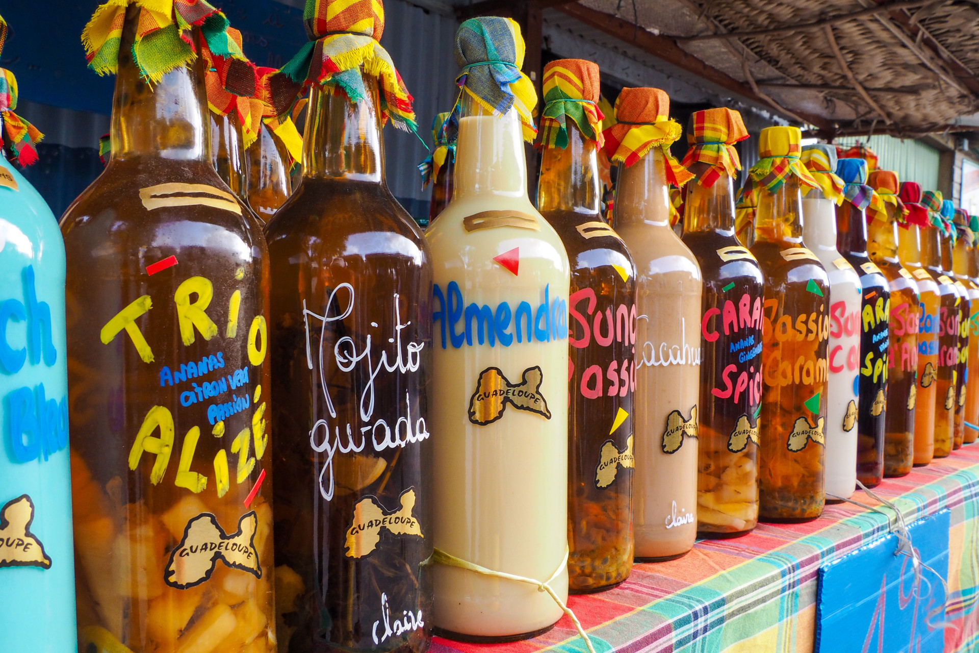 En Guadeloupe même les bouteilles de rhum arborent de jolies couleur.<p>Tu pourrais aussi aimer:<a href="https://www.starsinsider.com/n/215818?utm_source=msn.com&utm_medium=display&utm_campaign=referral_description&utm_content=174085v2"> Savez-vous qui se cache derrière ces noms de rue? </a></p>