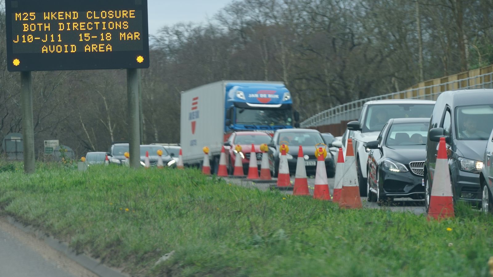 drivers face fresh delays as m25 to shut for second full weekend