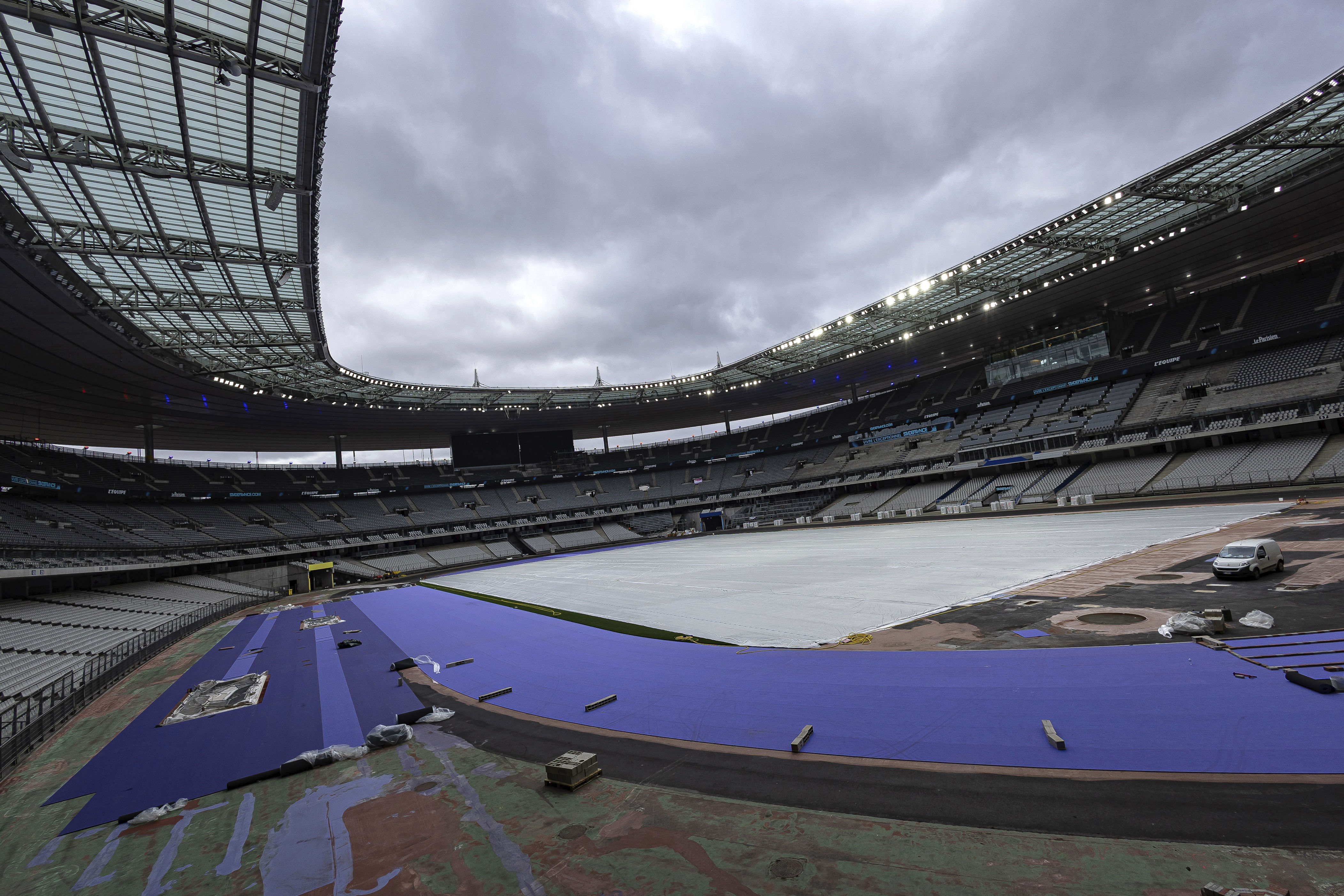 pista del stade france ya se tiñe para los juegos olímpicos de parís 2024