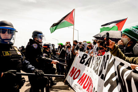 Pro-Palestine protesters cause havoc, closing down Golden Gate Bridge and Brooklyn Bridge<br><br>