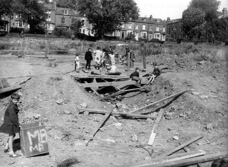 Evocative photo memories of an inner city Leeds suburb in the 1960s