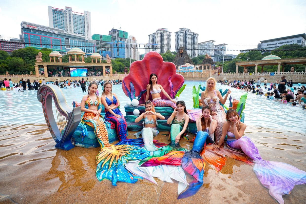 sunway theme parks' kicks off raya festivities with spectacular shows