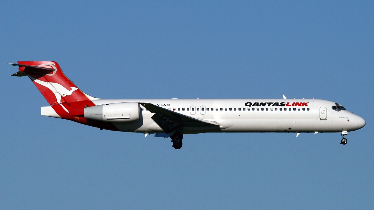 qantaslink pilots flying sydney to hobart suffered dizziness, vision problems but didn't use oxygen masks, safety report says