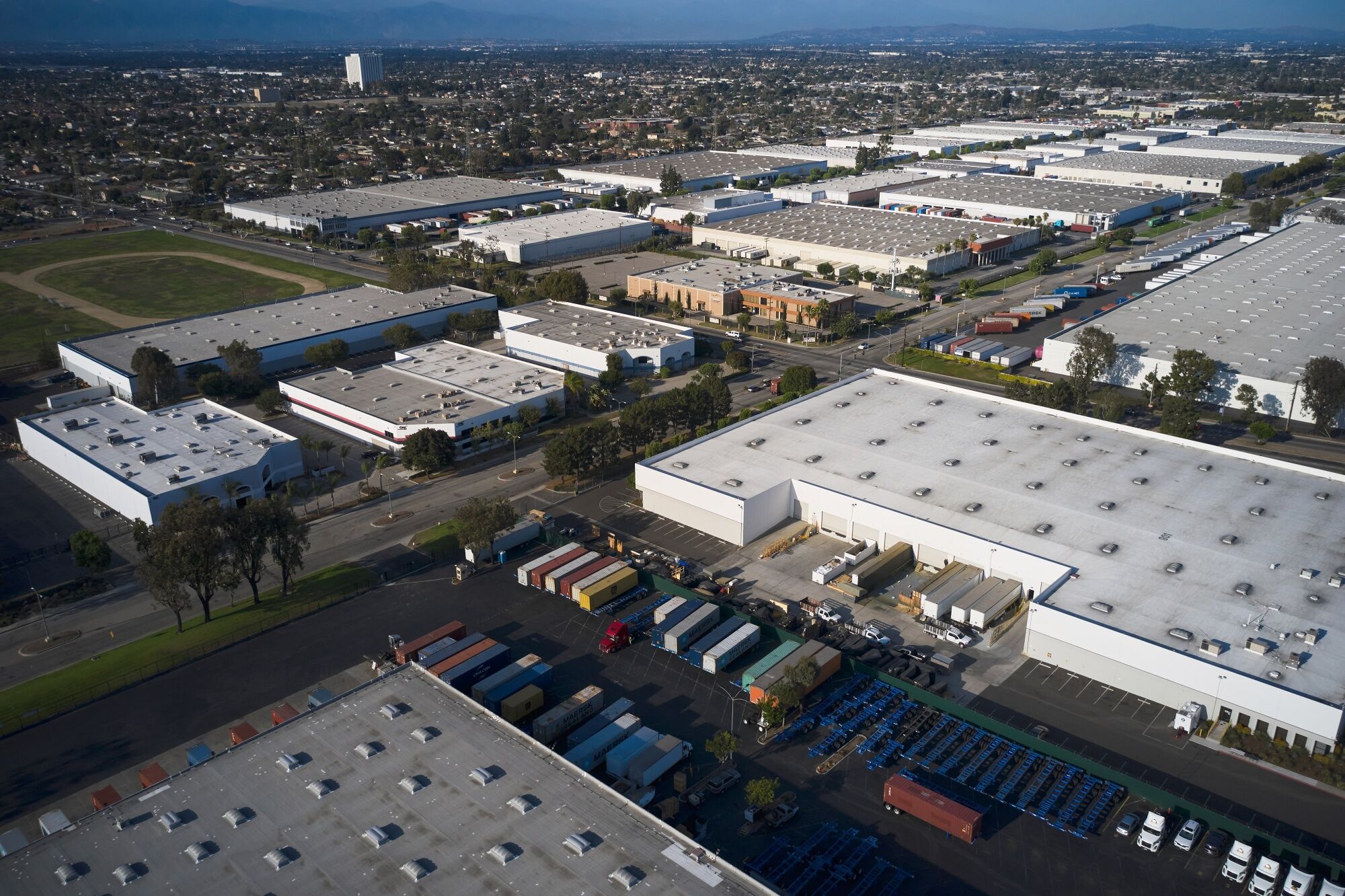 los angeles warehouse vacancies climb to highest in a decade
