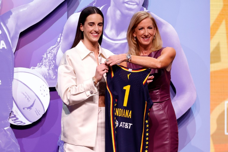 caitlin clark, la joya del básquet femenino, elegida primera en el draft de la wnba