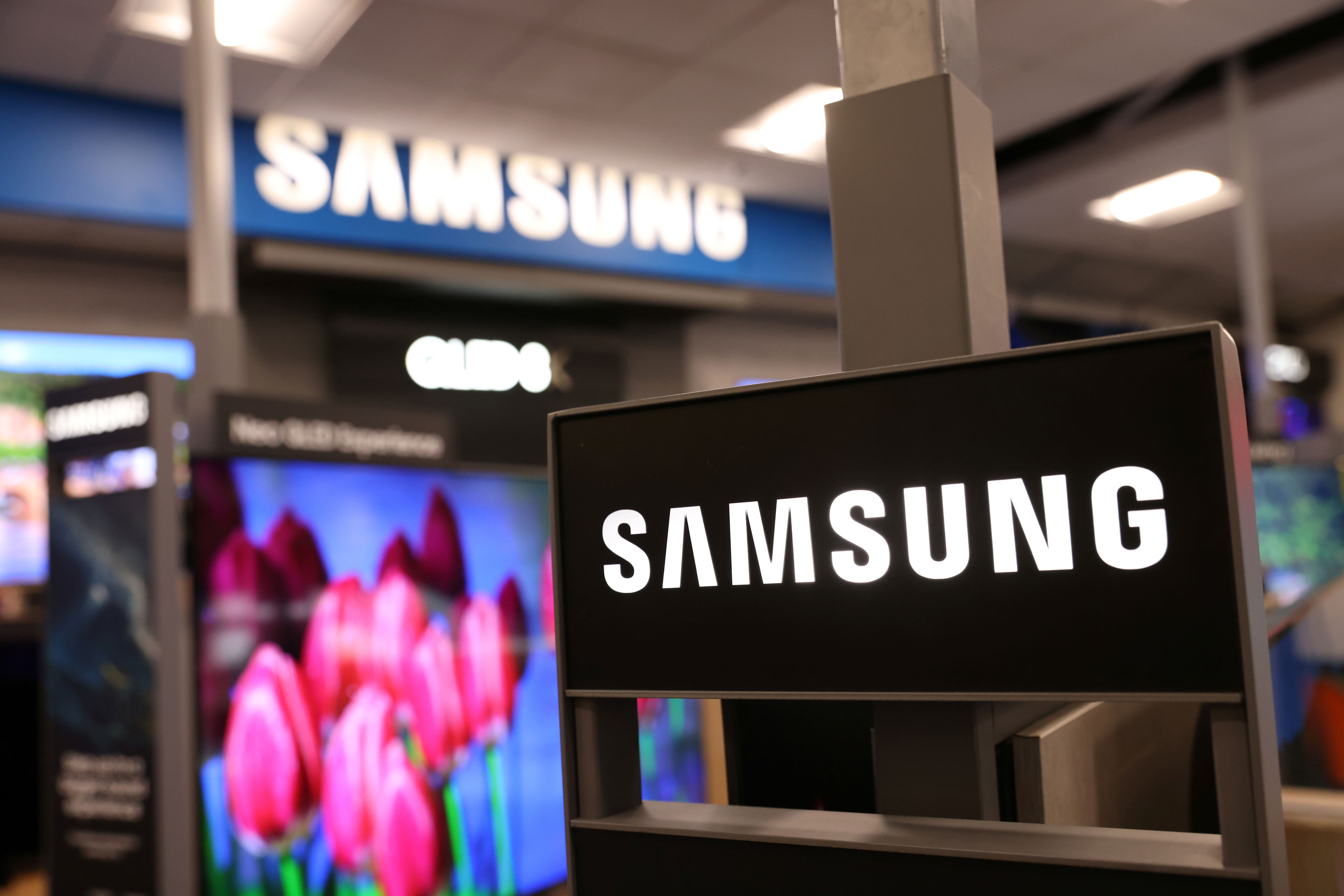 samsung returns to top of the smartphone market — industry tracker
