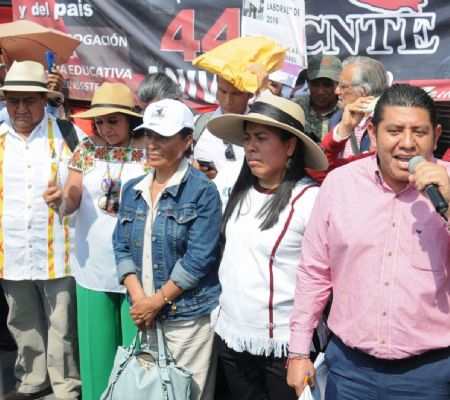 tras el llamado al boicot electoral, amlo pide a la cnte mediar con los padres de ayotzinapa