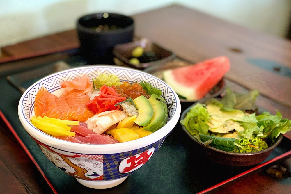from ‘shogayaki’ to ‘chirashi’, enjoy the ‘donburi’ menu at sanzaru izakaya & bar in bukit jalil