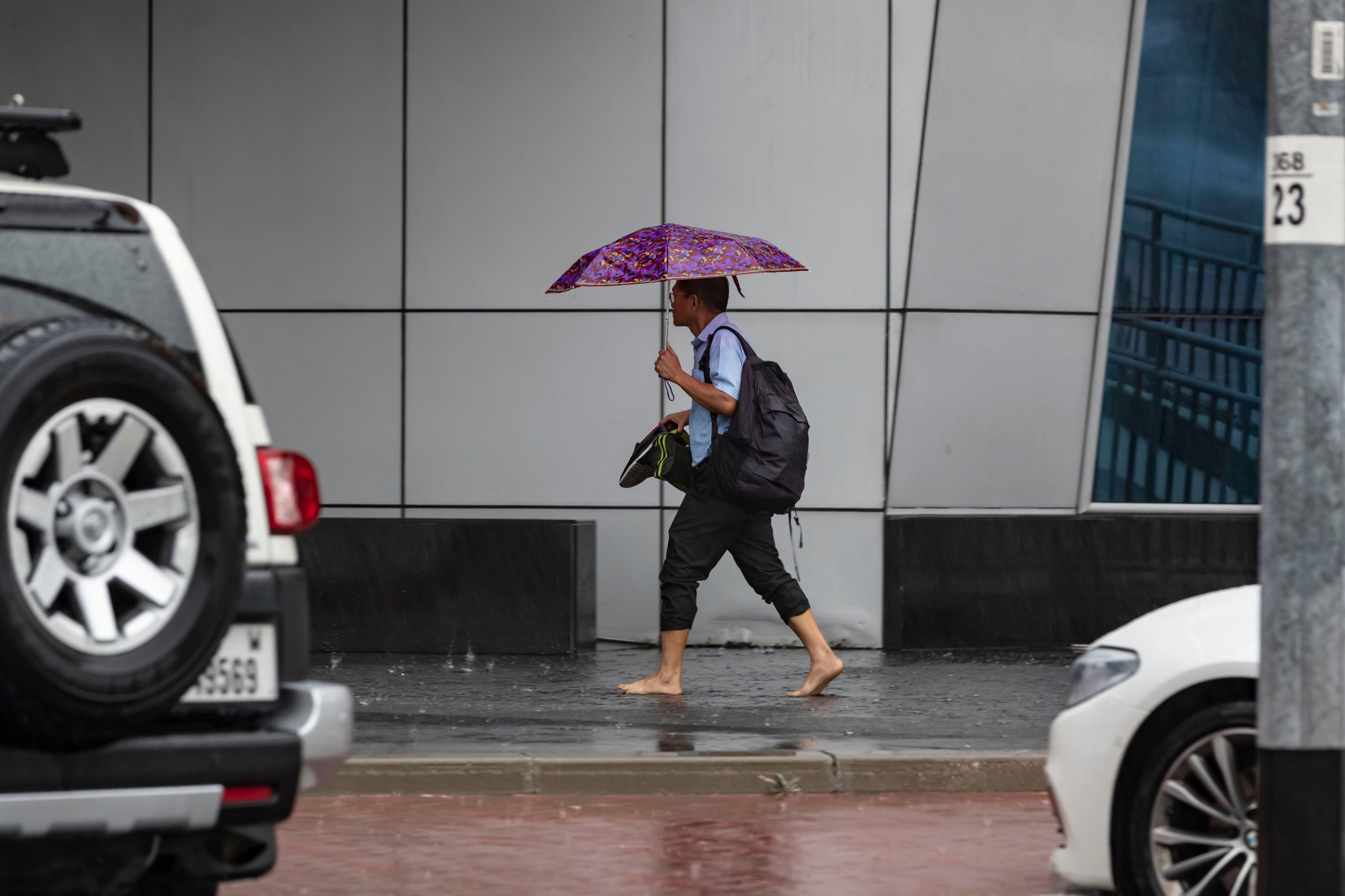 weather uae live: some inbound flights resume at dubai airport after record rain