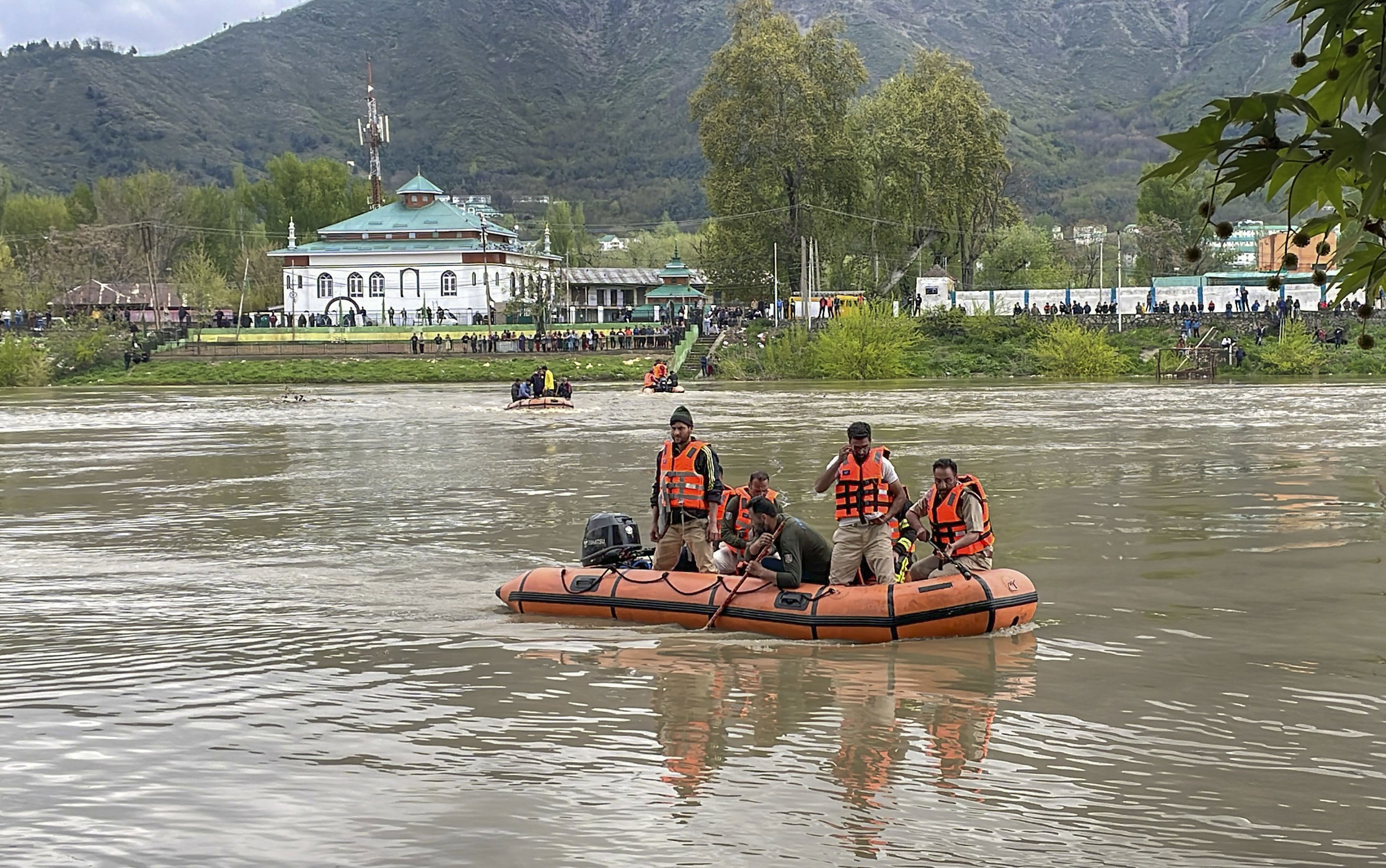 thousands join families in mourning over loss of loved ones in j-k boat capsize