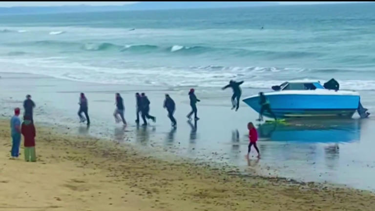 Local leaders call for more border security after 15+ people seen jumping out of boat in Carlsbad
