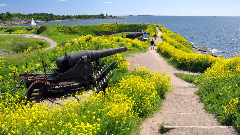 Helsinki’ s Suomenlinna Fortress– built by the Swedes in the 1700 s as a bulwark against Russia’ s rising power in the Baltic– is today a popular park sprinkled with picnic spots, footpaths, and old fortifications.