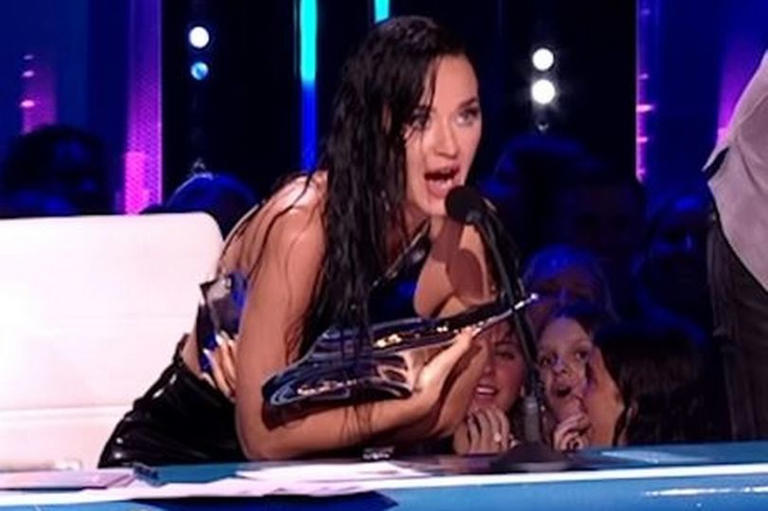 Katy Perry suffers huge wardrobe malfunction on live American Idol show