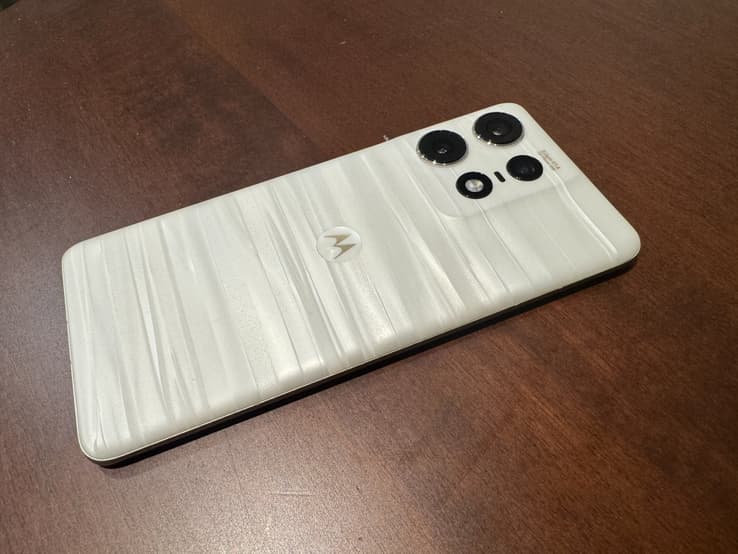 android, motorola a fabriqué son nouveau smartphone premium... en bois