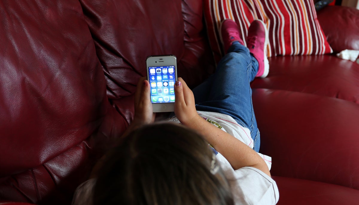 children who use screens before bedtime at higher risk of obesity, study finds