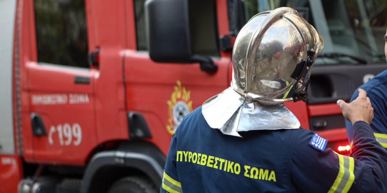 πειραιάς: κατέρρευσε κτίριο στο πασαλιμάνι - έρευνες της πυροσβεστικής για τυχόν εγκλωβισμένους