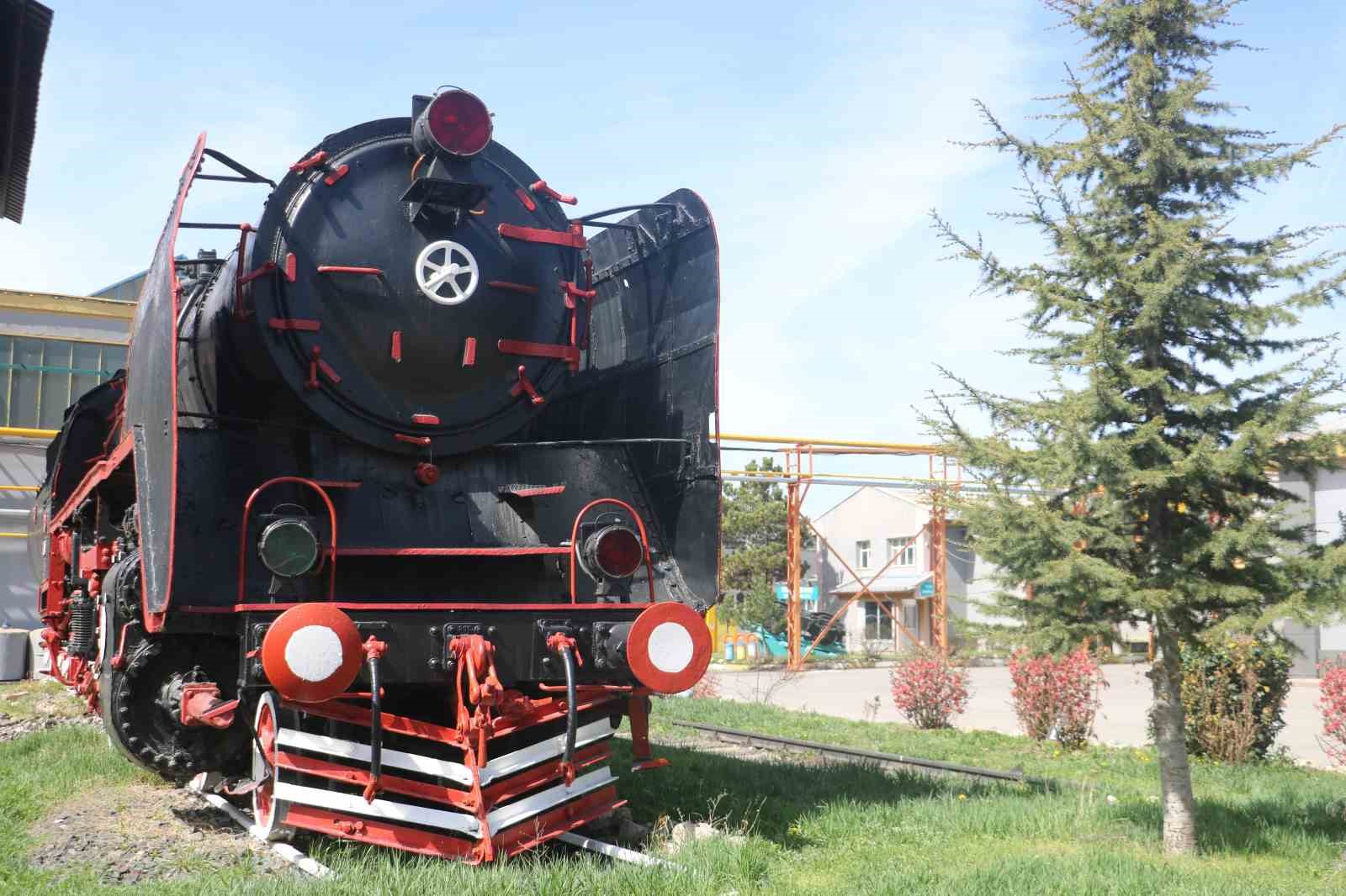 türkiye’nin ilk yerli ve milli lokomotifi ‘bozkurt’ sivas’ta sergileniyor