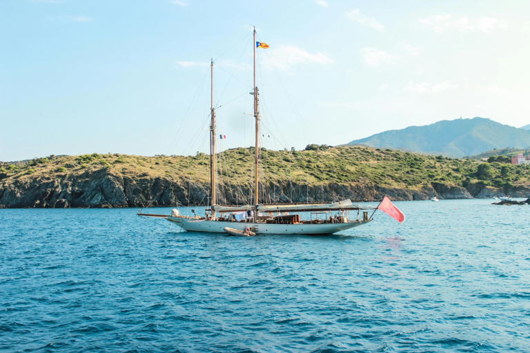 Reasons for Greece yacht charters among discerning travelers With its charming scenery, azure waters, and many islands,