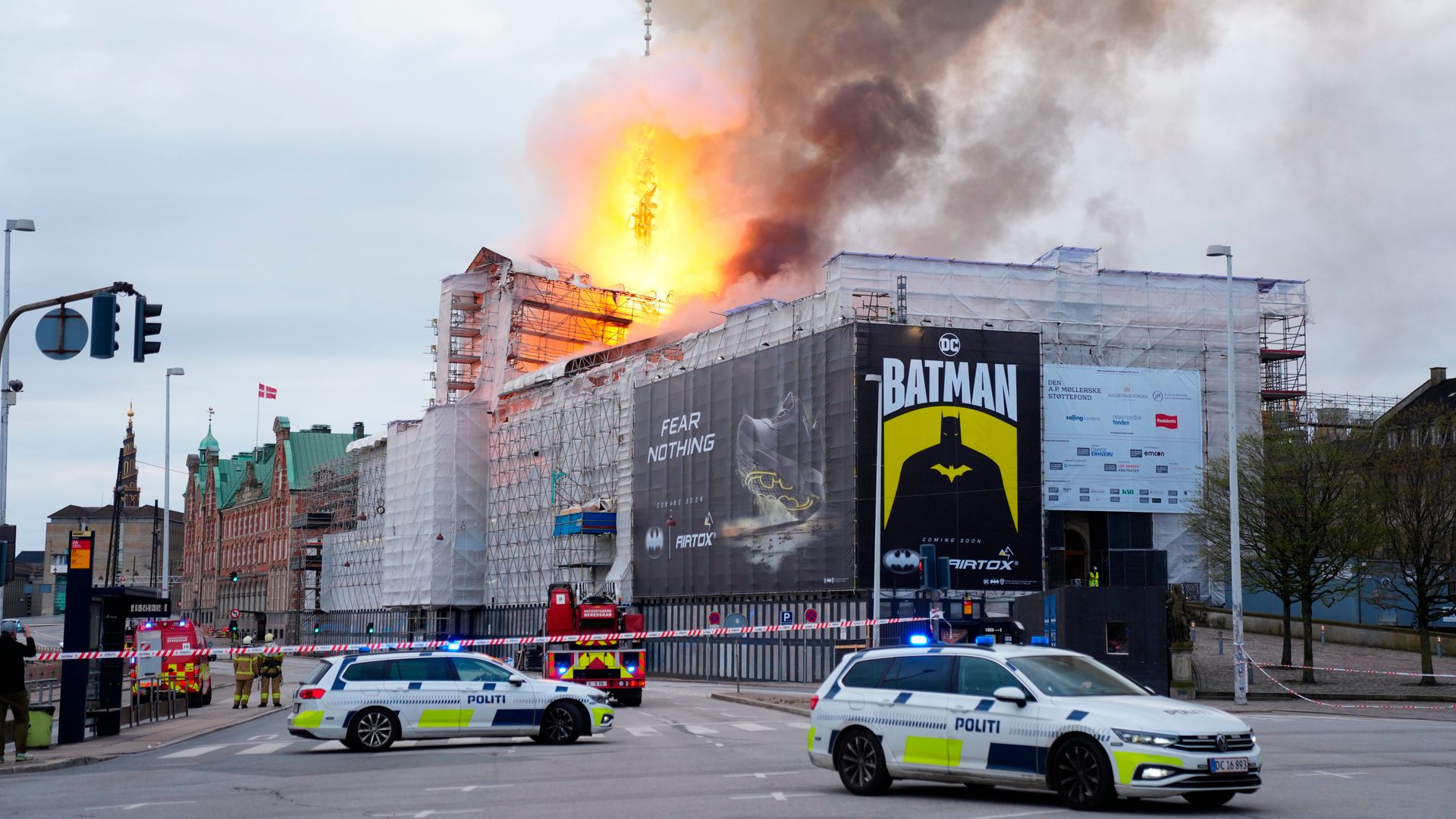 kopenhagen: historische börse steht in flammen