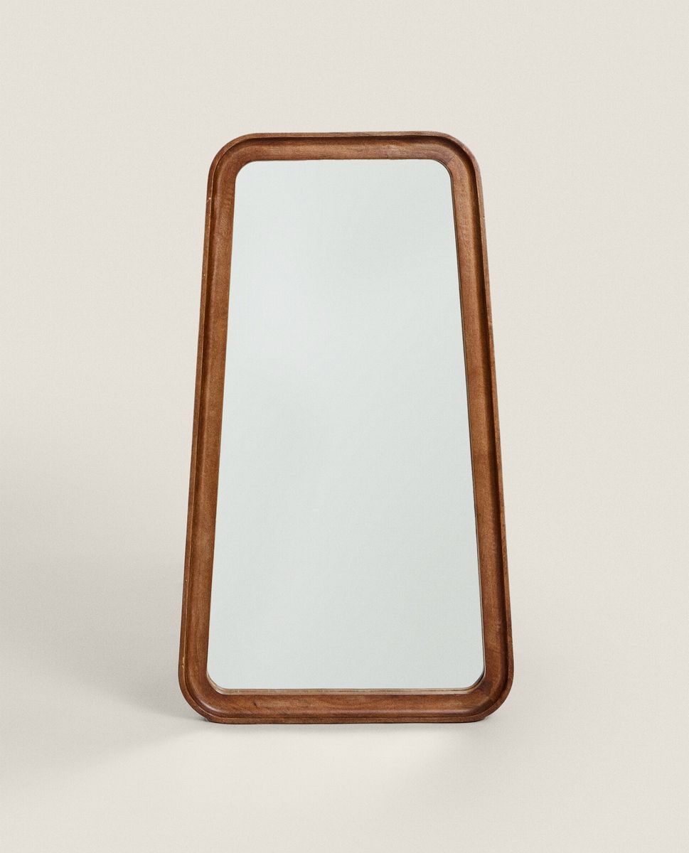 zara home lanza el espejo vintage más bonito de 2024 para salones pequeños y lo vuelve tendencia de decoración este verano