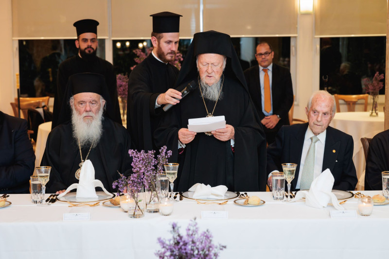 επίσημο δείπνο προς τιμήν του οικουμενικού πατριάρχη από τον πρόεδρο της αθηναϊκής λέσχης, κ. κυριάκο κουκουλομμάτη