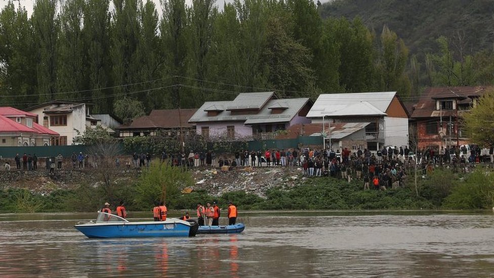 six dead after boat capsizes in kashmir river