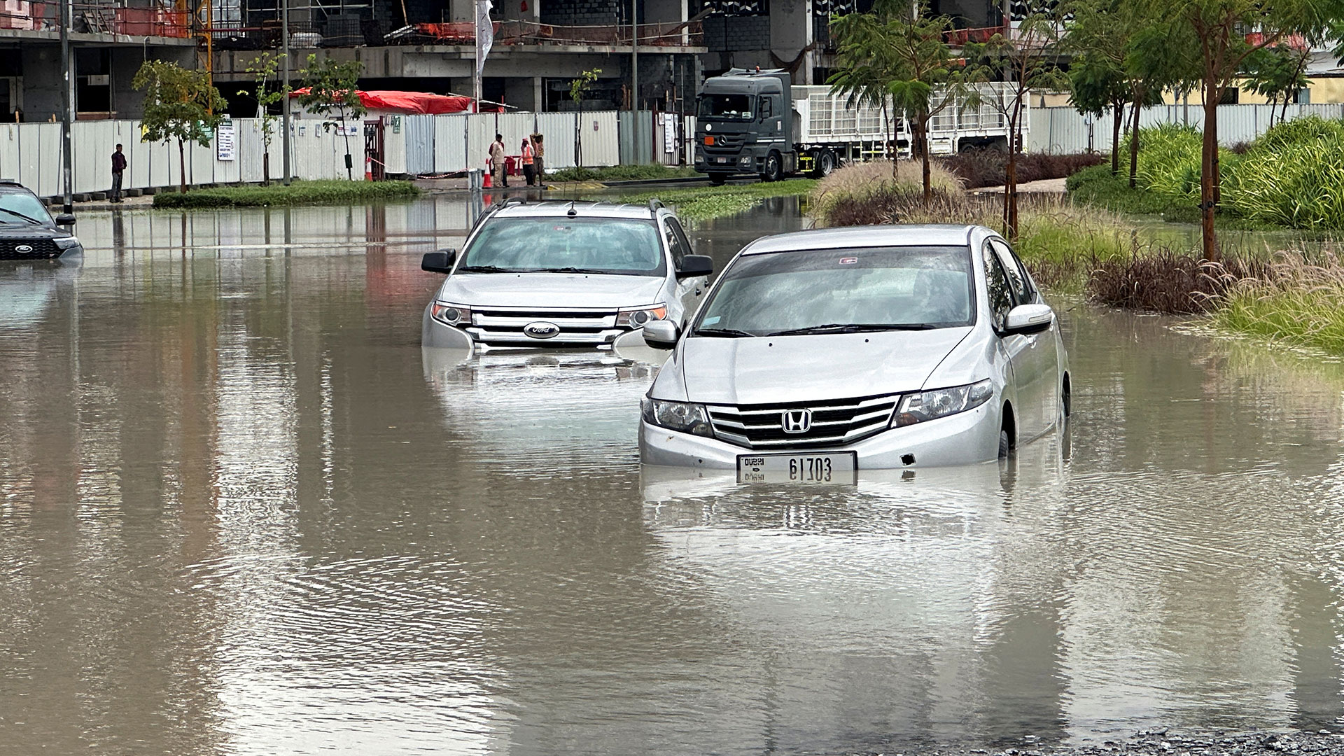 πλημμύρες στο ντουμπάι από σφοδρές νεροποντές