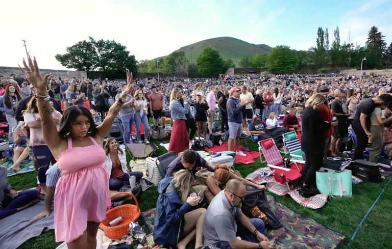 (Francisco Kjolseth | The Salt Lake Tribune) People enjoy the sound of KALEO as they kick off the first concert of the season at Red Butte Garden on Wednesday, May 18, 2022.