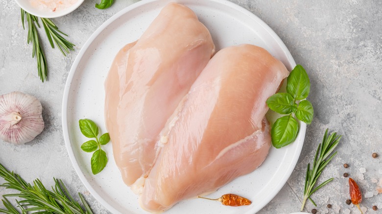 the visual red flags to avoid when buying chicken