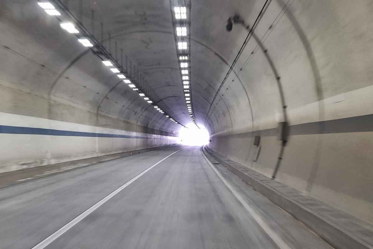 “아, 또 뜯어갔네” 운전자들, 유독 터널에서 과속 걸릴 수 밖에 없다