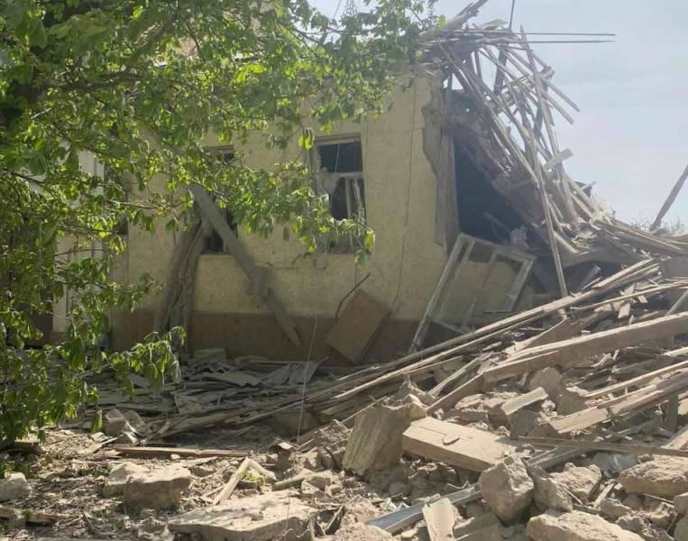 russia drops aerial bomb on residential buildings in beryslav: 15 people injured