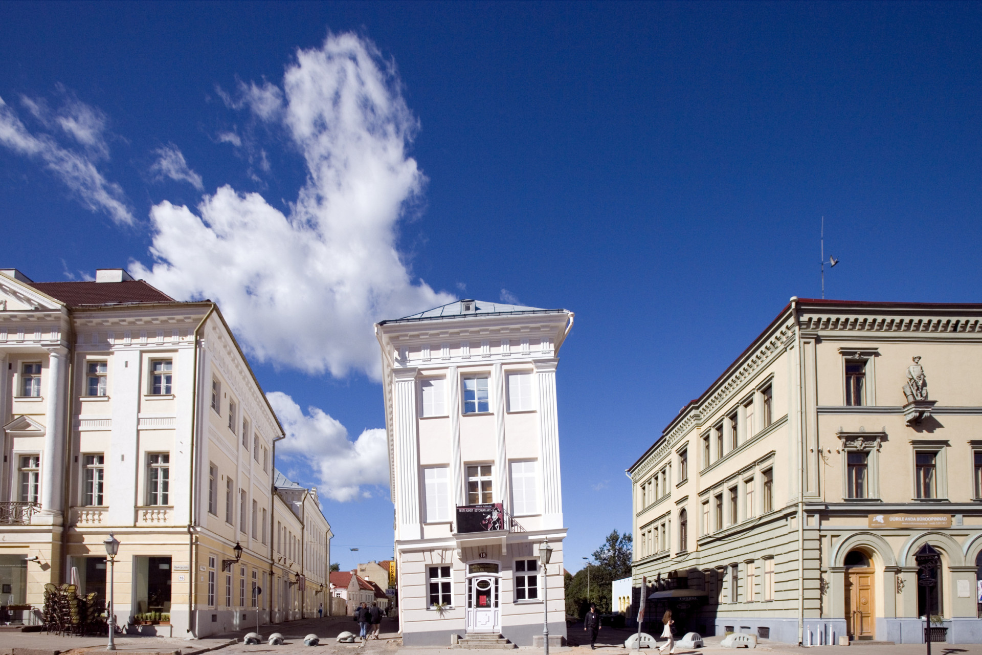 <p>The Estonian city of Tartu has long been considered by the locals as the country’s summer capital. In fact, while this European Capital of Culture hibernates during the cold winter, it seems to come alive once summer arrives.</p><p>You may also like:<a href="https://www.starsinsider.com/n/267781?utm_source=msn.com&utm_medium=display&utm_campaign=referral_description&utm_content=701834en-us"> All the times the British royal family turned up in unexpected places</a></p>