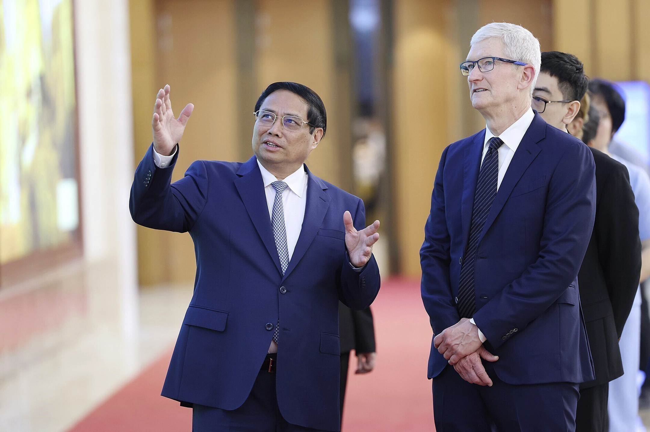 apple ceo says that he wants to increase investments in vietnam