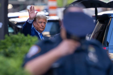 Donald Trump Rages at Judge Outside of Courtroom<br><br>