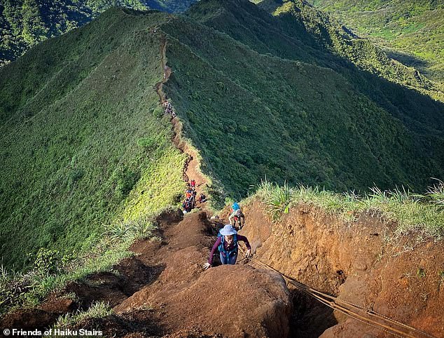 hawaii to remove famed 'stairway to heaven'