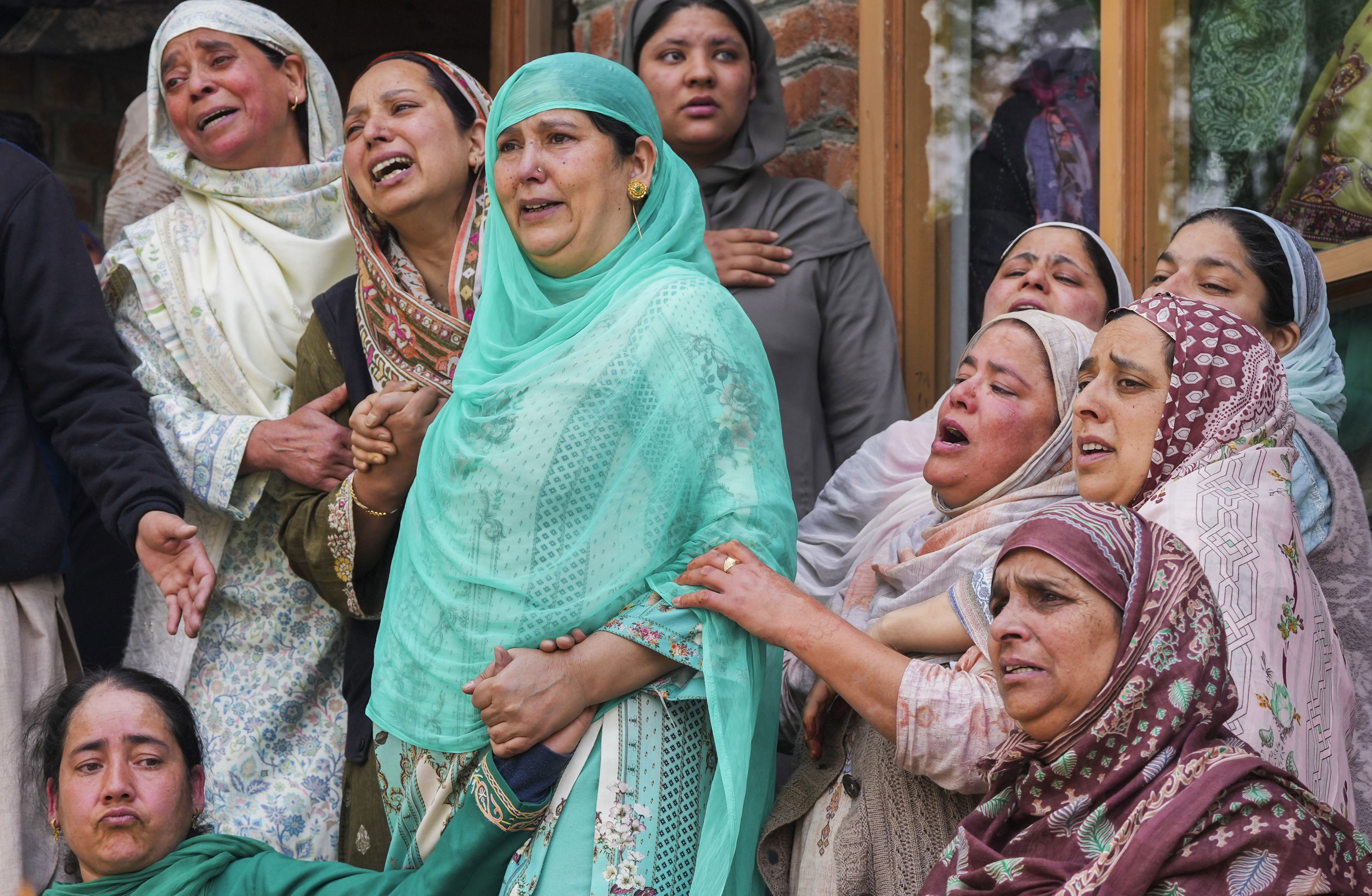 thousands join families in mourning over loss of loved ones in j-k boat capsize