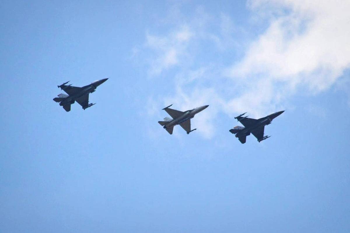 paf fighter pilots train for 'balikatan'